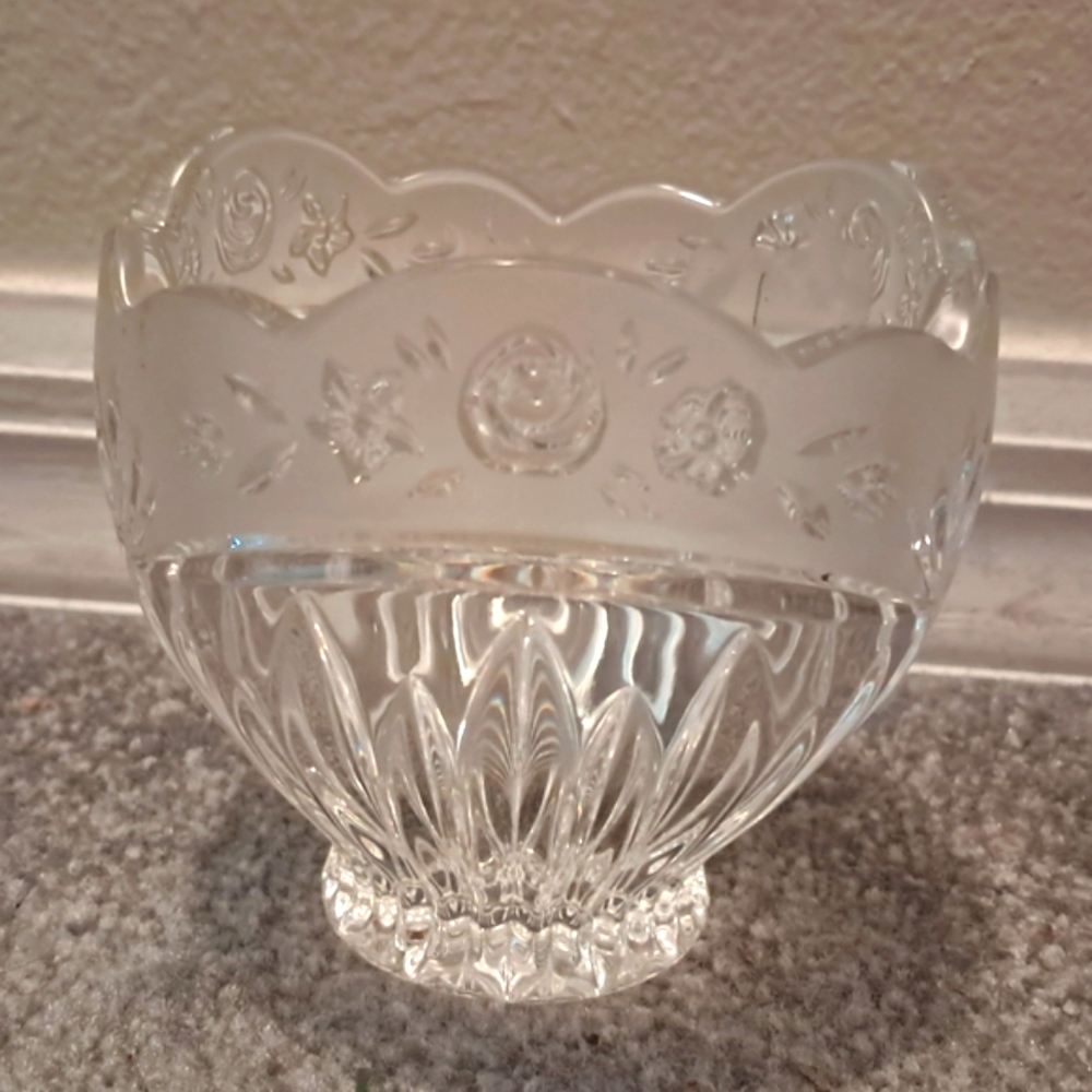 Oneida Crystal Glass Bowl with Floral Design